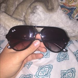 black frame ray ban cat 5000
